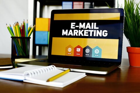 Suagr Sell, Professional ed Enterprise hanno al loro interno un modulo per effettuare campagne di email marketing